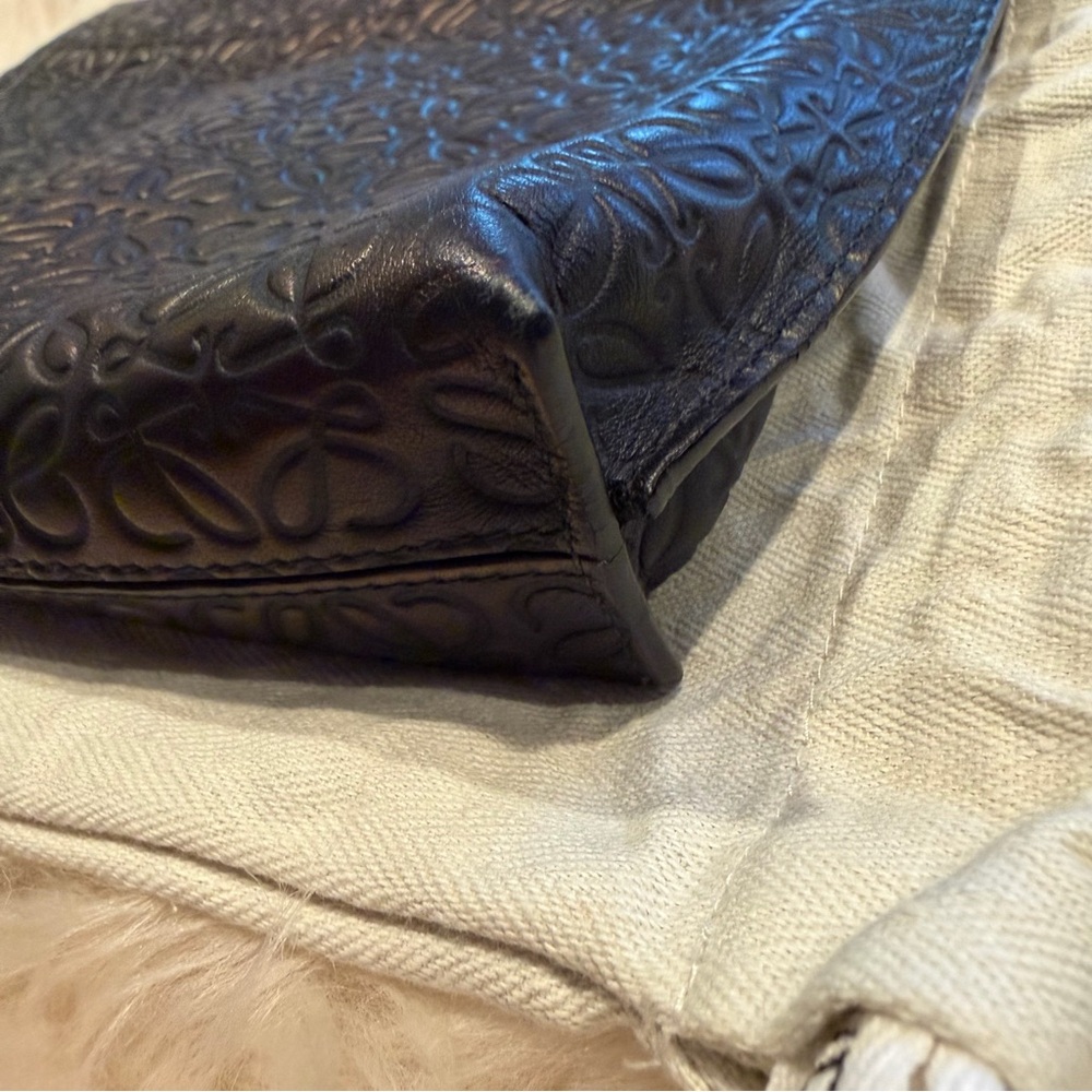 Loewe Embossed Clutch Bag‎ - Picture 8 of 14